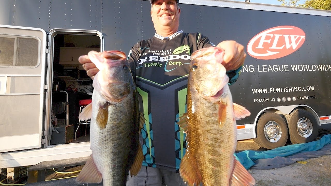 A Whole Bunch of BIG Bass - Lake Okeechobee - FLW Costa Series
