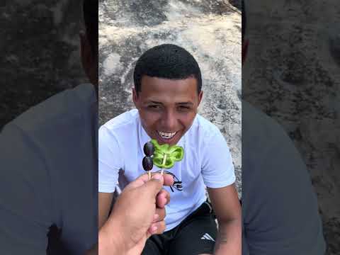 Fecha os olhos e abre a boca 