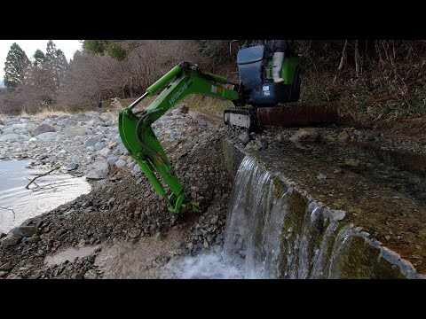 真冬の土砂撤去に急遽出動しました。