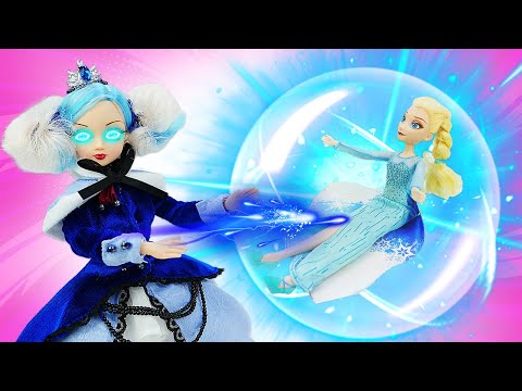 La bambola Elsa incontra la Regina delle nevi! ❄️ Video per bambini e giochi con le bambole Barbie