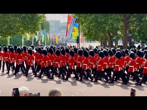 HUNDREDS OF SOLDIERS TAKE OVER THE MALL FOR THE KING’S BIRTHDAY