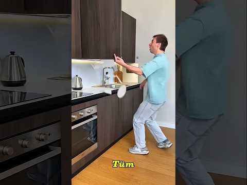 Bu kedi kendisi için daha fazla yiyecek istiyor#shortvideo