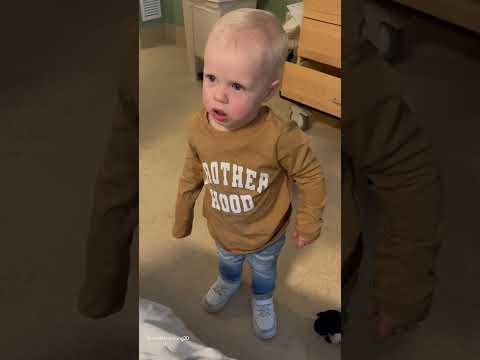 Toddler Reacts To Meeting New Sibling For The First Time 👶🏻