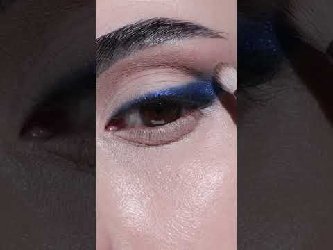Metallic blue liner = the ultimate spring makeup look for our
🤎👁️ pals #SpringMakeup #BlueLiner