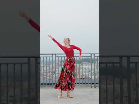 #新疆舞  美丽的喀什葛尔姑娘，与我一起载歌载舞吧～#零基础学舞蹈 抖音小助手 #以舞抗疫