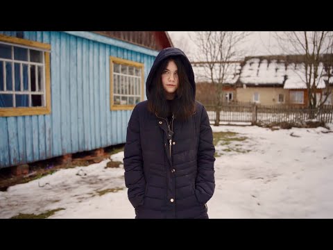 The lonely life of a girl and her disabled father in an abandoned village.