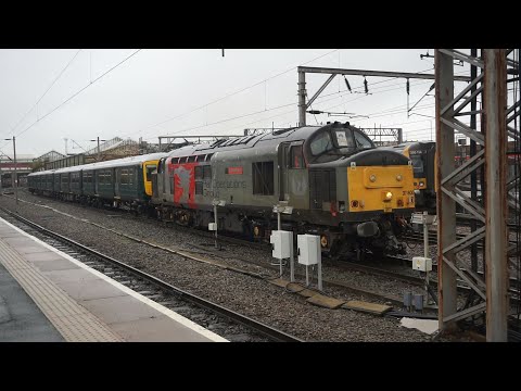 A Class 37 departs Crewe with a Class 319 (319428) up to Crewe TMD (04/10/20)