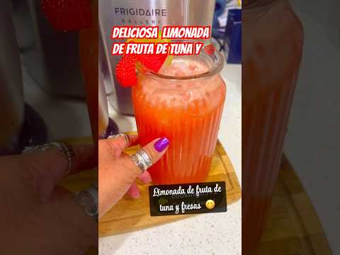 1/2 frutas de tunas peladas 1 litro de agua 10 limones 10 🍓azúcar al gusto licúas todo y agrega🧊😋