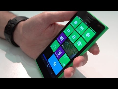 (ENGLISH) Nokia Lumia 735 shows off its comfortable plastic curves