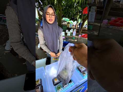 Tes kebaikan teteh penjual mochi ini gimana reaksinya? #fyp #foryoupage #viralvideo #prank #shorts