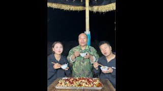 今天小九带了女同学回来 帮他做了美蛙鱼#抖音新农人 #家乡大锅煮出人间美味
