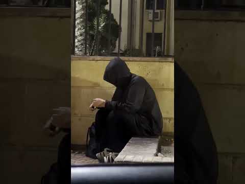اول مره اكون مرعوب كده من وحده اعملوا شير يمكن حد يعرفها ونساعدها ونرجعه لاهلها 🥺😑