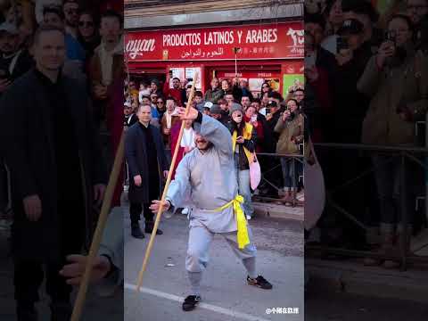 Look! When Europeans fall in love with Chinese New Year, this is the vibe ↓ 🧧✨