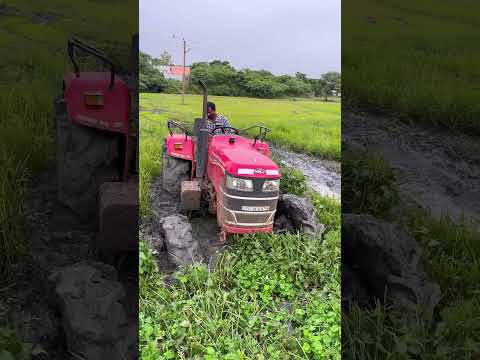 Mahindra 4wd tractor stuck #shorts #tractor #mahindra