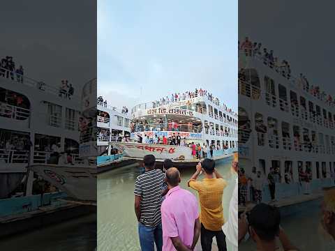 বিকালে ধুলিয়া ঘাটে  টম এন্ড জেরি যাত্রী তুলছে।