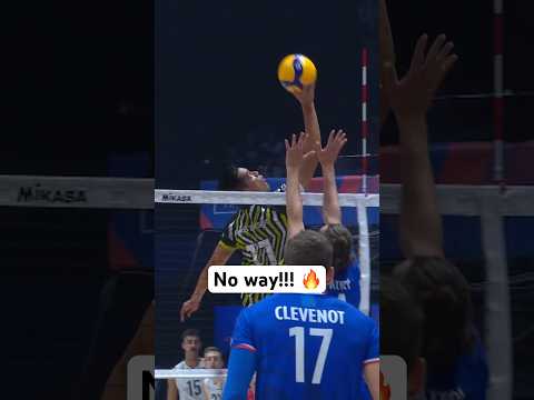 One handed set - BEST PLAY EVER? 🏐🤔