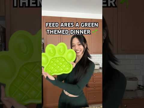 feed Ares her green themed dinner 🤭🌱 #dogshorts #doberman #dogfeeding #dogfood