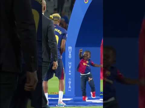 Lamine y su hermano bailando 😍😍 #lamineyamal #fcbarcelona #lamineyamalskills