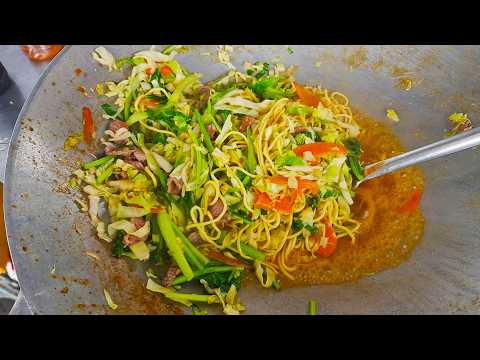 The Stir-Fried Noodles You Must Try in Cambodia — Street Food That Never Sleeps!