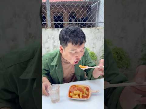 Cô Chủ Hạt Tiêu Tốt Bụng Giúp Người Ăn Xin Tàn Tật Thưởng Thức Món Tokbokki Ngon Tuyệt #trungchuoi
