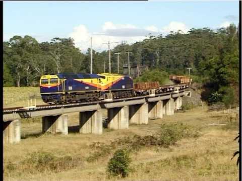 Australian diesel locomotives 42206 & streamliner 42109 - Kendall to Kempsey - July 2001