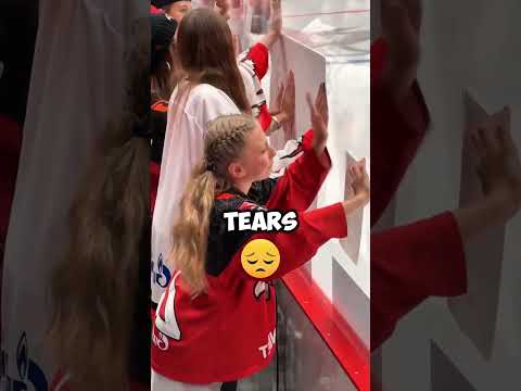 Wholesome hockey player 🥰🏒 #icehockeyfamily #icehockey #shorts #sportsfans