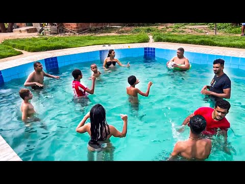 INVADIMOS A PISCINA DO VIZINHO E QUASE PERDI $10 MIL NESSE VLOG DE 1 HORA