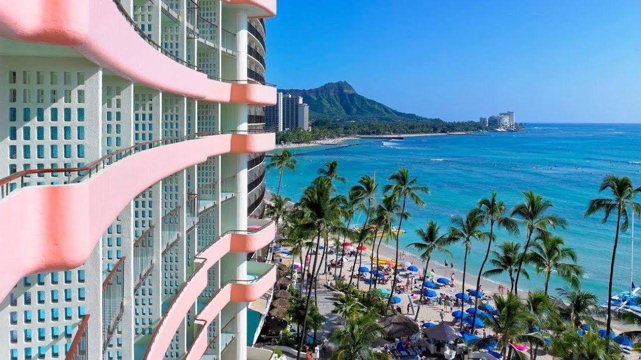 The Royal Hawaiian Hotel, Waikiki Beach (Honolulu, Hawaii): a review