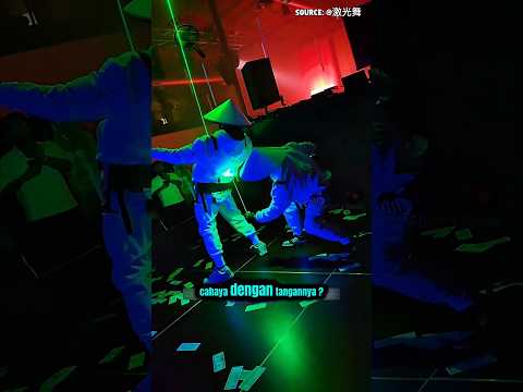 Rahasia Tari Laser Spektakuler! Cahaya Bisa Dipegang Seperti Pedang?!😱 #shorts #PertunjukanCahaya #