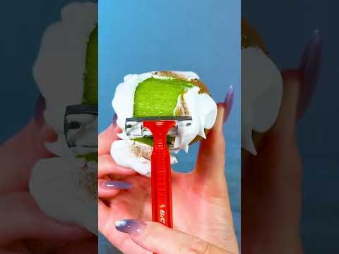 Kiwi Peeling Skills Unlocked! 🥝🤣 #hack