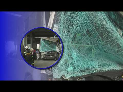 Bus del Metropolitano choca contra estación Andrés Reyes en San Isidro y deja 18 heridos