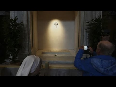 Τεράστιες ουρές στη Σάντα Μαρία Ματζόρε για τον Πάπα - Έκκληση των ιερέων για σύντομη παρουσία