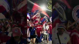 La barra de Olimpia llega al Estadio Cuscatlán