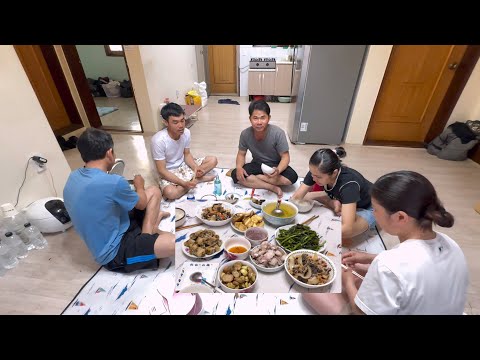 Bữa Cơm Giản Dị Cùng Các Anh Chị Làm  Thời Vụ