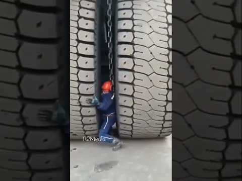 ലോകത്തിലെ ഏറ്റവും വലിയ truck 😳#shorts#viralfact#trendingshortvideo#factshorts#r2media#factsinminute
