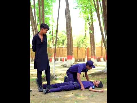 জেলখানাতে যাইয়া দেখি পুলিশ পাগল--
