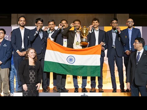 Team India 🇮🇳 receive their Gold Medals and Trophy from Vishy Anand!