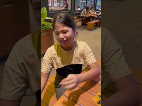se le comen el helado a fiorella