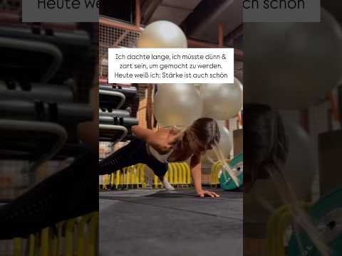 Heute ist Push day! Wieder auf dem Programm: Einarmige Liegestütze😍 #calisthenics #calisthenicsgirl