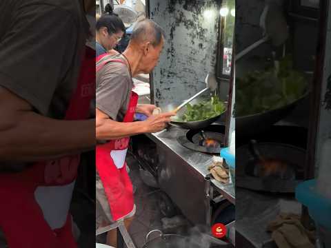 20 Baht (0.6$) of Wide Noodles with Gravy Sauce And Egg by 76 Years Old Grandpa