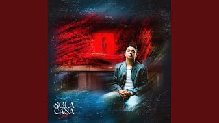 Sola en Casa