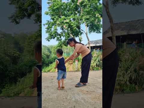 Lend Mom a hand. #funny #cute #comedy