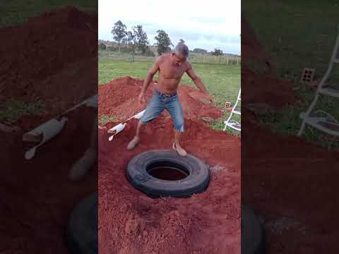 Fazendo uma fossa com pneu de caminhão