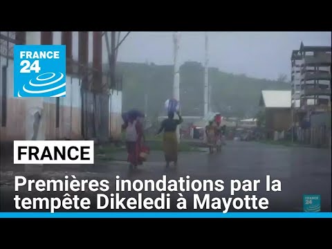 Fortes pluies et premières inondations par la tempête Dikeledi à Mayotte • FRANCE 24