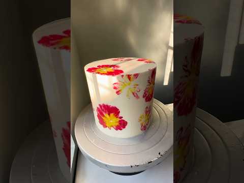 Using viral internet hacks to decorate a cake
