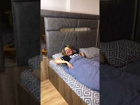 حطتلي مكياج وانا نايمة