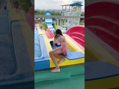 Fun at the 🥱😲💦water park running trampoline #Assument #waterpark #vlog #shorts