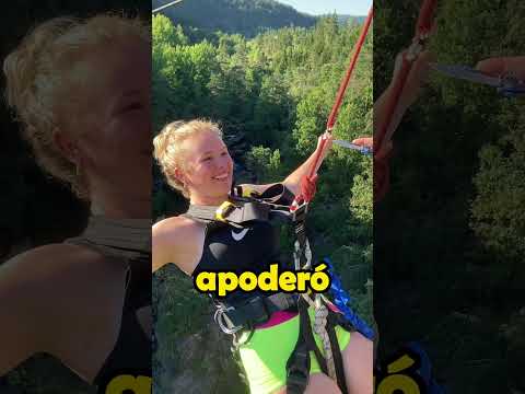 esta chica hace puenting con mucho suspenso