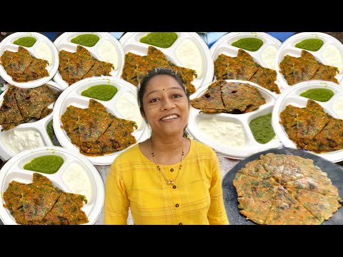 Leena Bhabhi Selling Authentic Thalipeeth On Street With Her Husband | Indian Street Food