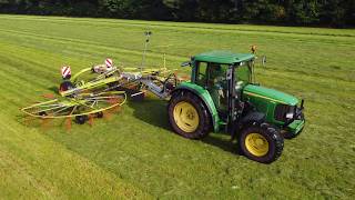 JD & Claas raking silage